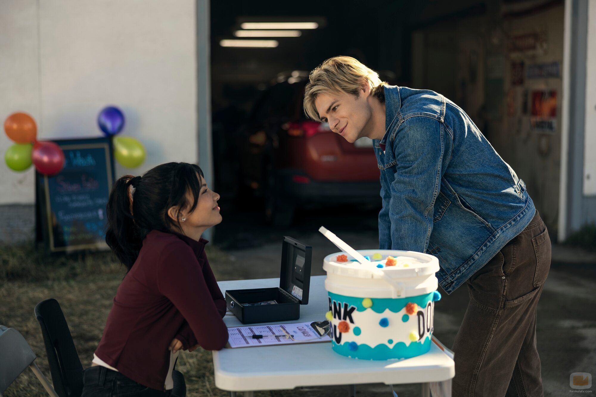 Nikki Rodriguez y Noah LaLonde en el 3x07 de 'Mi vida con los chicos Walter'