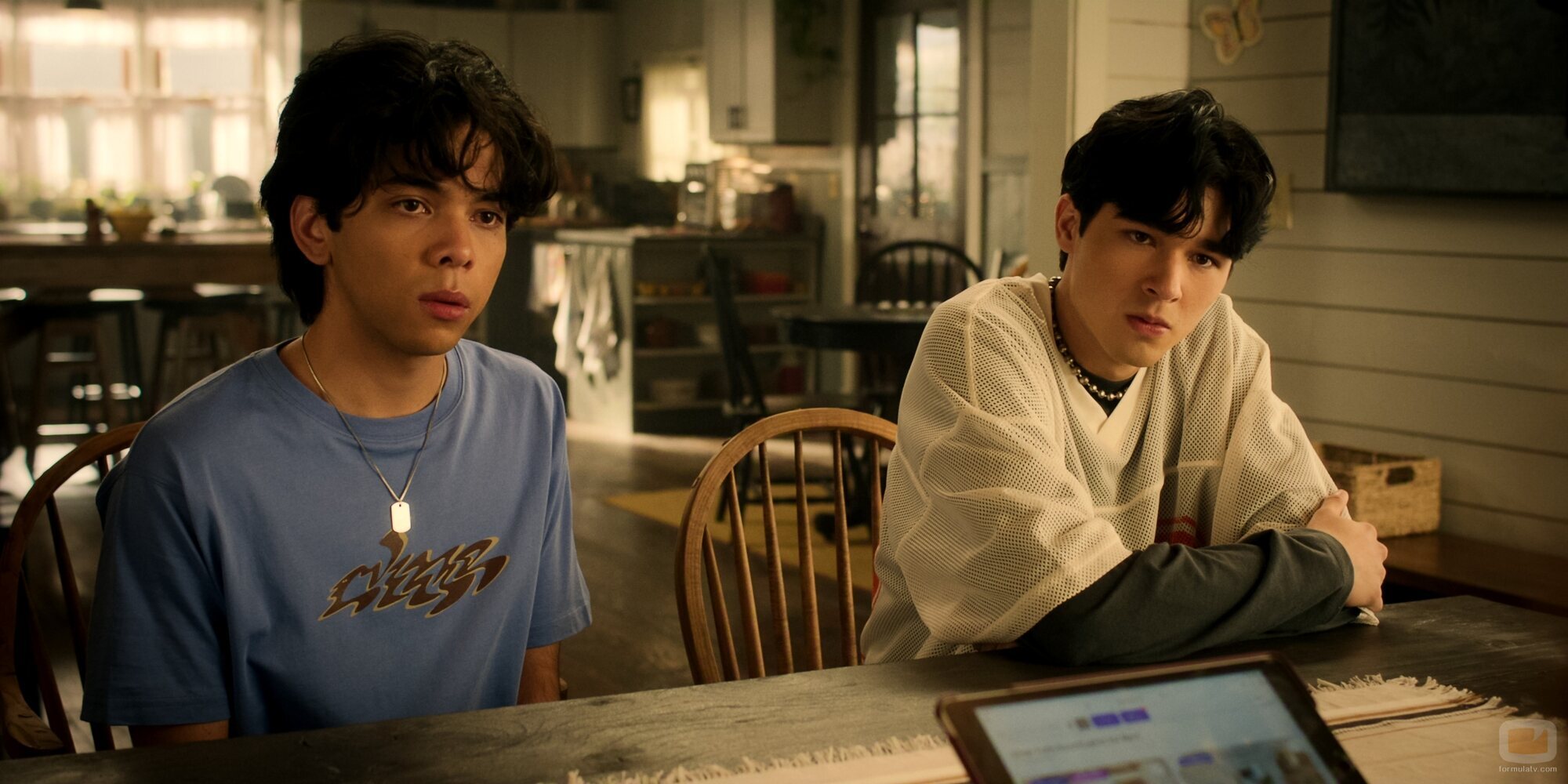 Isaac Arellanes y Myles Perez en el 3x07 de 'My Life with the Walter Boys'