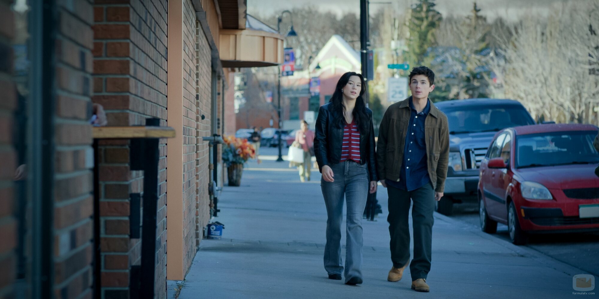 Ashby Gentry y Mya Lowe en 'Fantasmas' de 'Mi vida con los chicos Walter'