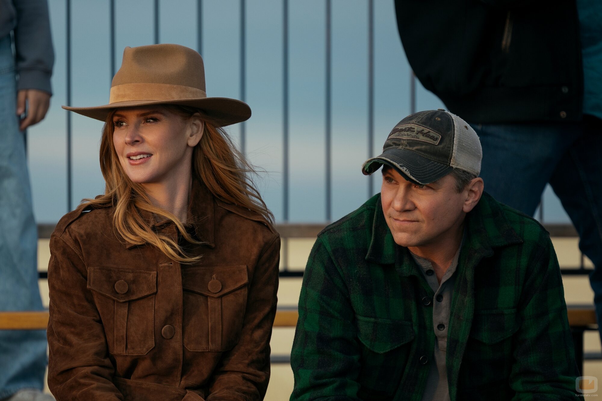 Sarah Rafferty y Marc Blucas en 3x10 titulado 'La bella y el maldito' de 'Mi vida con los chicos Walter'
