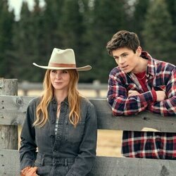 Sarah Rafferty y Ashby Gentry en 3x10 'La bella y el maldito' de 'Mi vida con los chicos Walter'