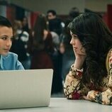 Ellie O'Brien y Nikki Rodriguez en la temporada 3 y el capítulo 10 de 'Mi vida con los chicos Walter'