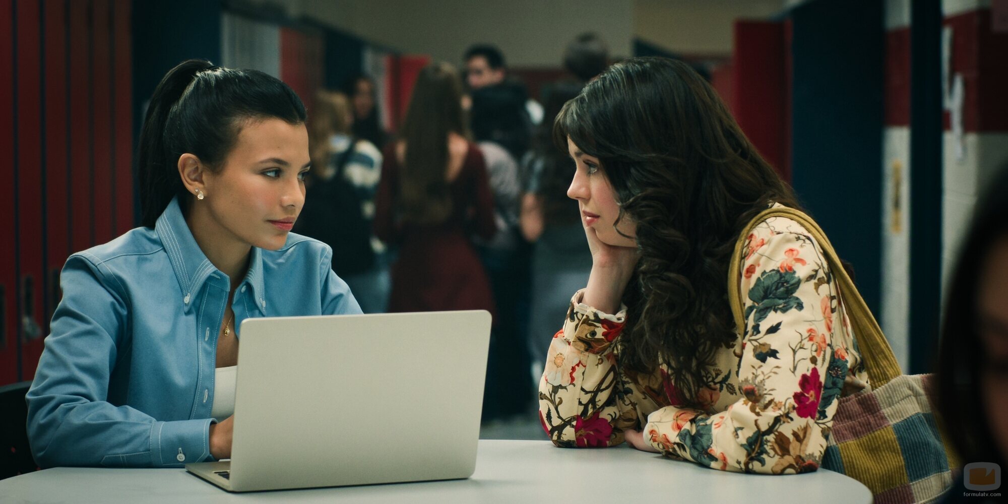 Ellie O'Brien y Nikki Rodriguez en la temporada 3 y el capítulo 10 de 'Mi vida con los chicos Walter'