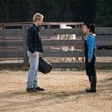 Noah LaLonde y Nikki Rodriguez en 3x10 'La bella y el maldito' de 'Mi vida con los chicos Walter'