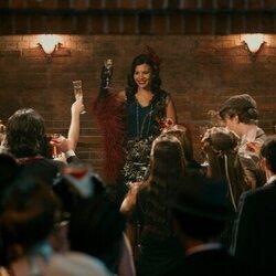 Nikki Rodriguez en 3x10 titulado 'La bella y el maldito' de 'Mi vida con los chicos Walter'