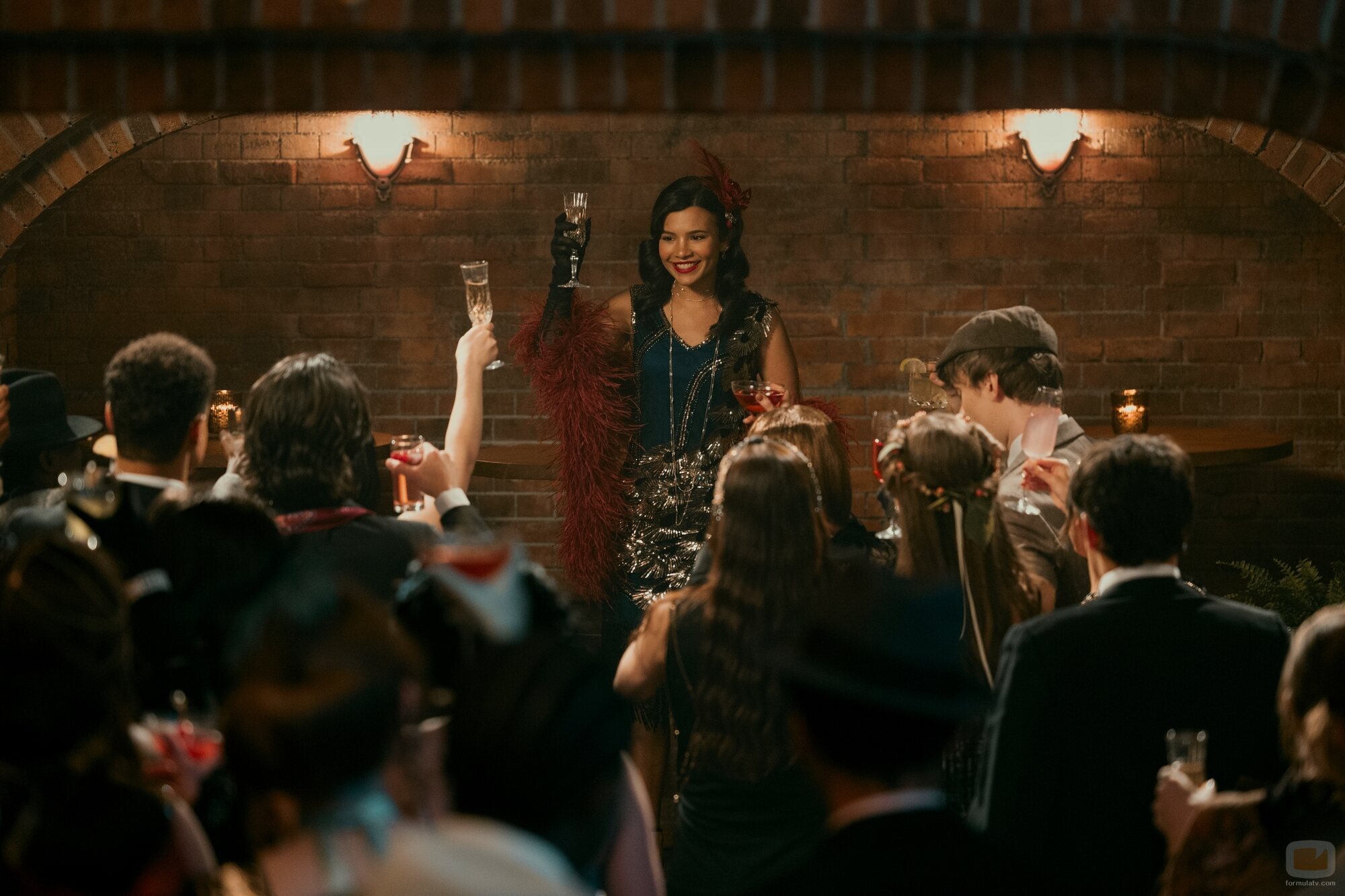 Nikki Rodriguez en 3x10 titulado 'La bella y el maldito' de 'Mi vida con los chicos Walter'