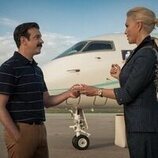 Jason Sudeikis y Hannah Waddingham en el 4x01 de 'Ted Lasso'