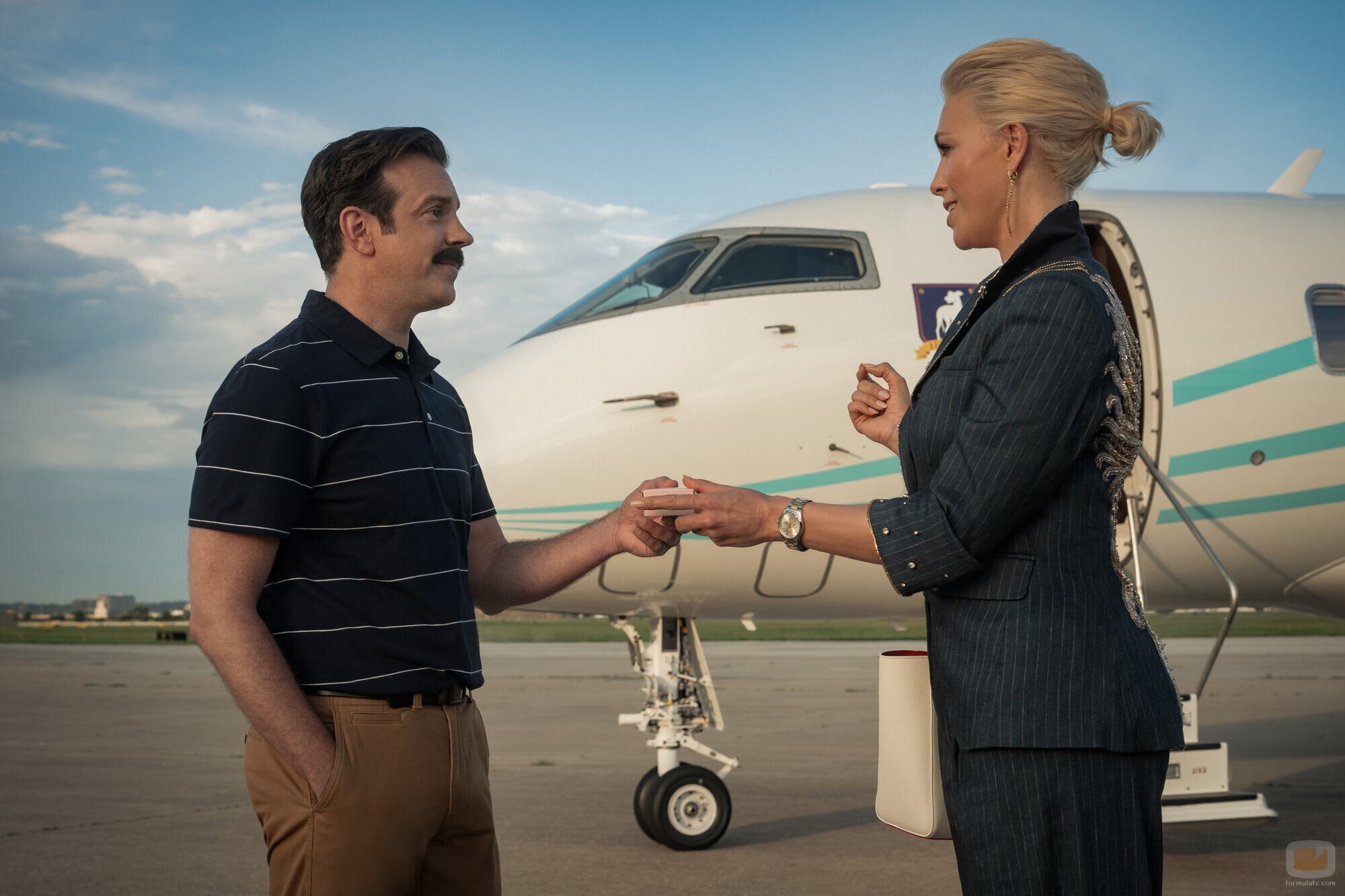 Jason Sudeikis y Hannah Waddingham en el 4x01 de 'Ted Lasso'