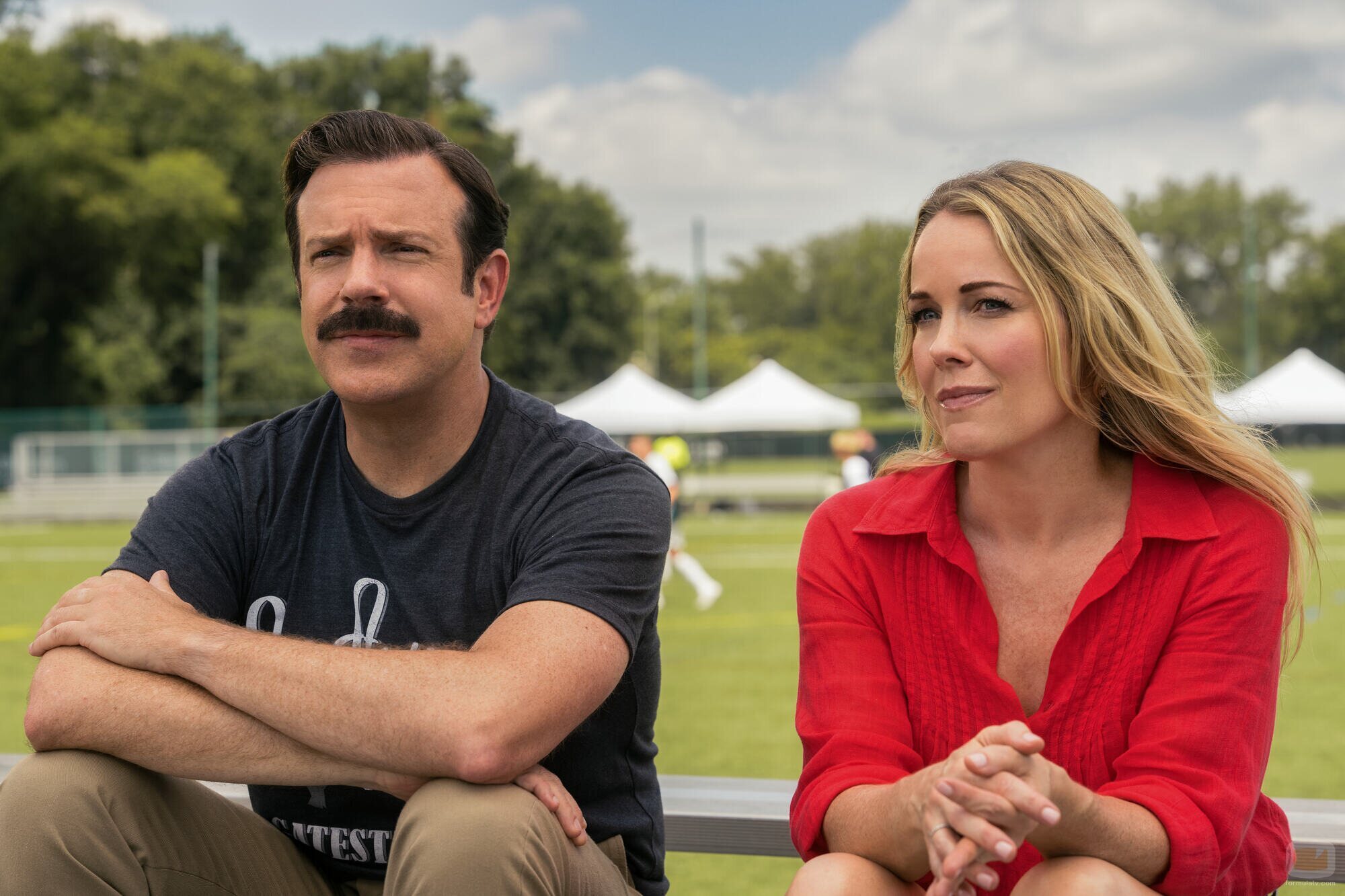 Jason Sudeikis y Andrea Anders en el 4x01 de 'Ted Lasso'