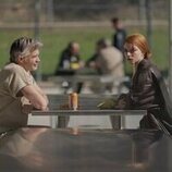 Anya Taylor-Joy y Timothy Olyphant en el 1x01 de 'Lucky'