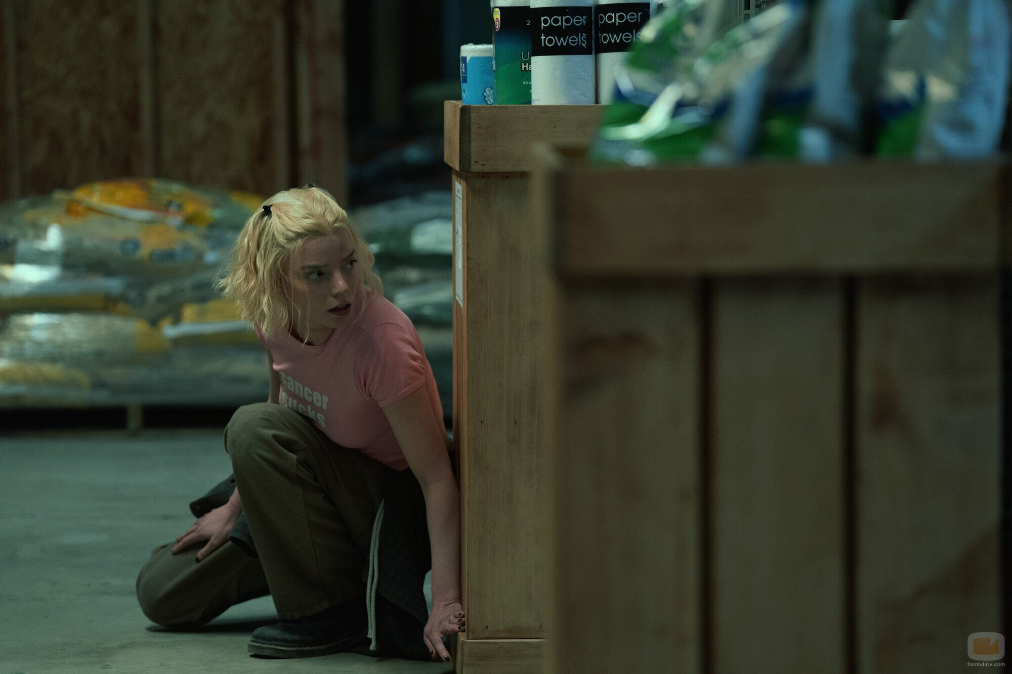 Escena de Anya Taylor-Joy en 1x02 'Hacerlos bailar' de 'Lucky'