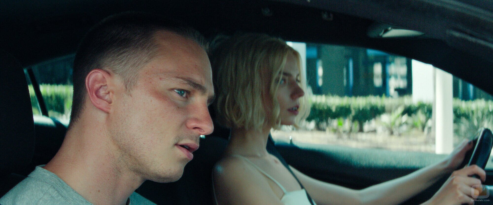 Anya Taylor-Joy y Drew Starkey en 'Negarse a ver' de 'Lucky'