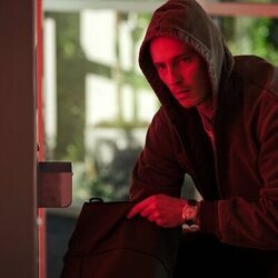 Drew Starkey en Capítulo 4 titulado 'Negarse a ver' de 'Lucky'