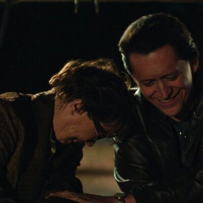 Annette Bening y Clifton Collins Jr. en 'Personas malas' de 'Lucky'