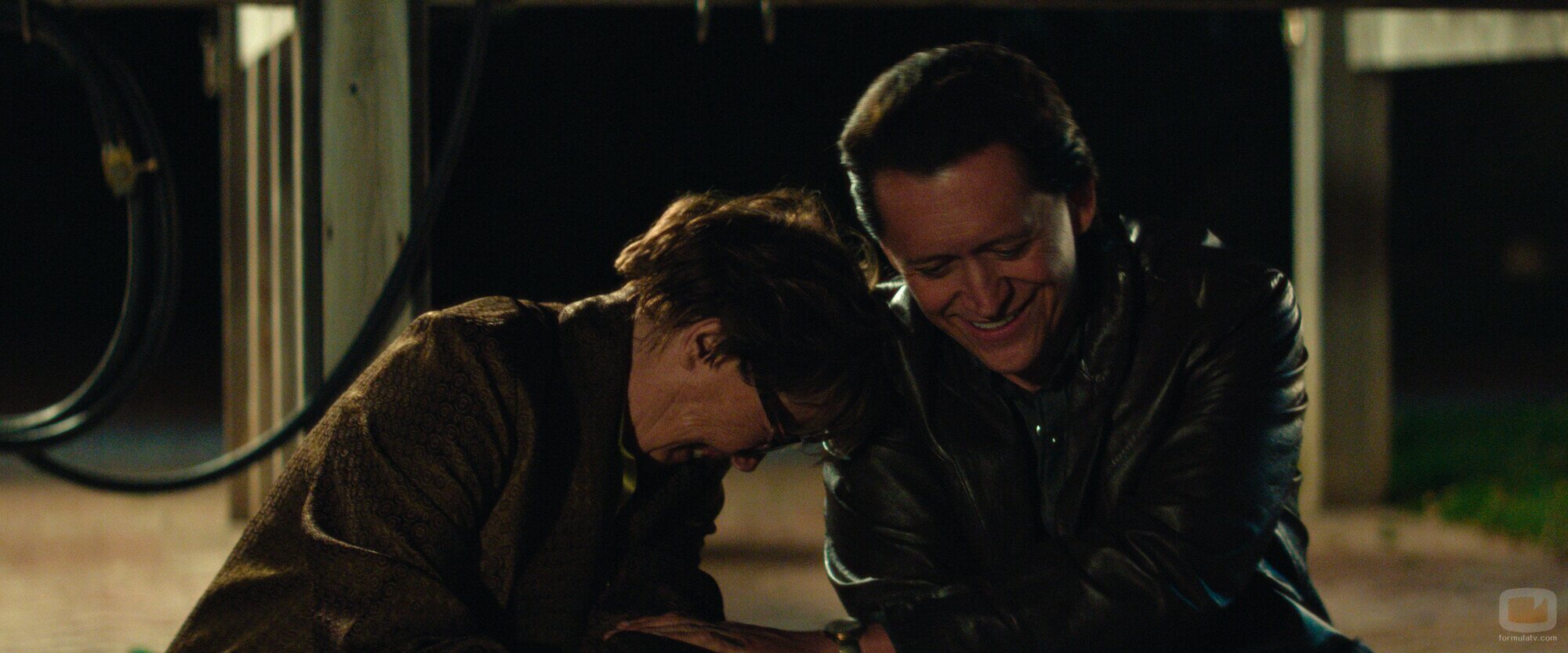 Annette Bening y Clifton Collins Jr. en 'Personas malas' de 'Lucky'