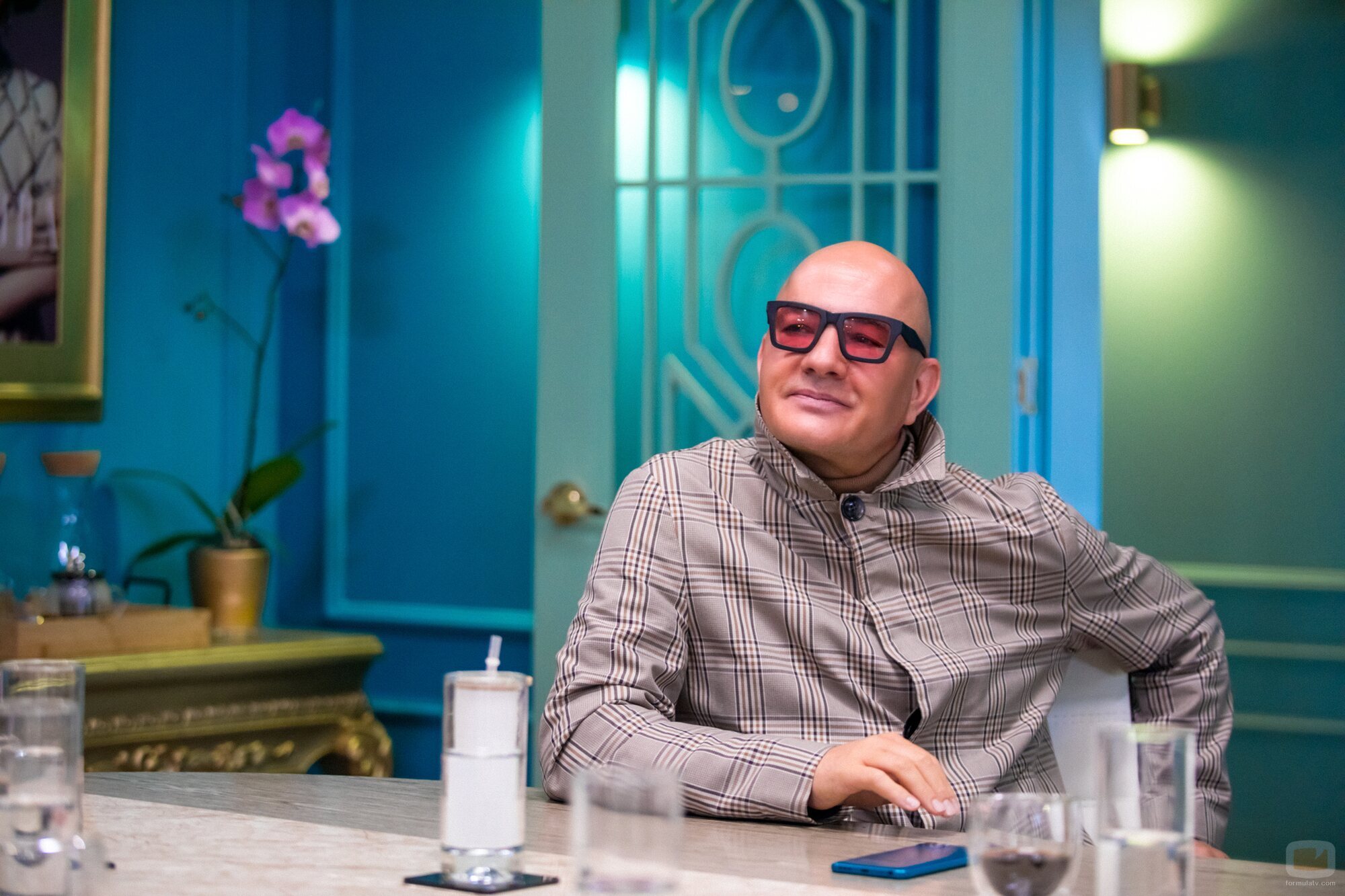 Julián Arango en 1x01 'La reconcicliación' de 'Betty la fea, la historia continúa'