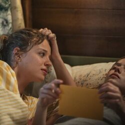 Amélie Hoeferle y Bo Bragason en Capítulo 1 titulado 'Ya me tomé un Ambien' de 'Sterling Point'