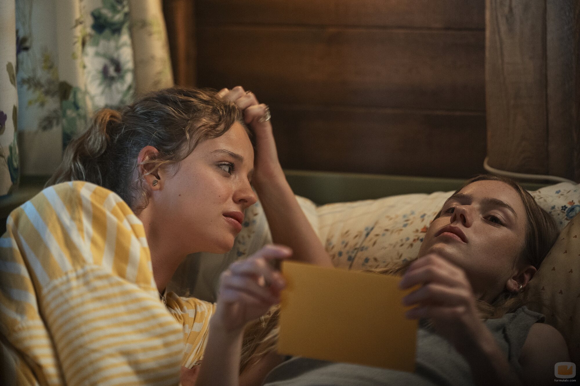 Amélie Hoeferle y Bo Bragason en Capítulo 1 titulado 'Ya me tomé un Ambien' de 'Sterling Point'