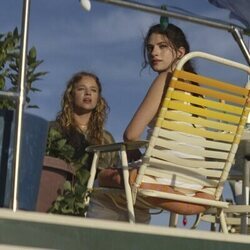 Vistazo a Amélie Hoeferle y Ella Rubin en 'Ya me tomé un Ambien' de 'Sterling Point'