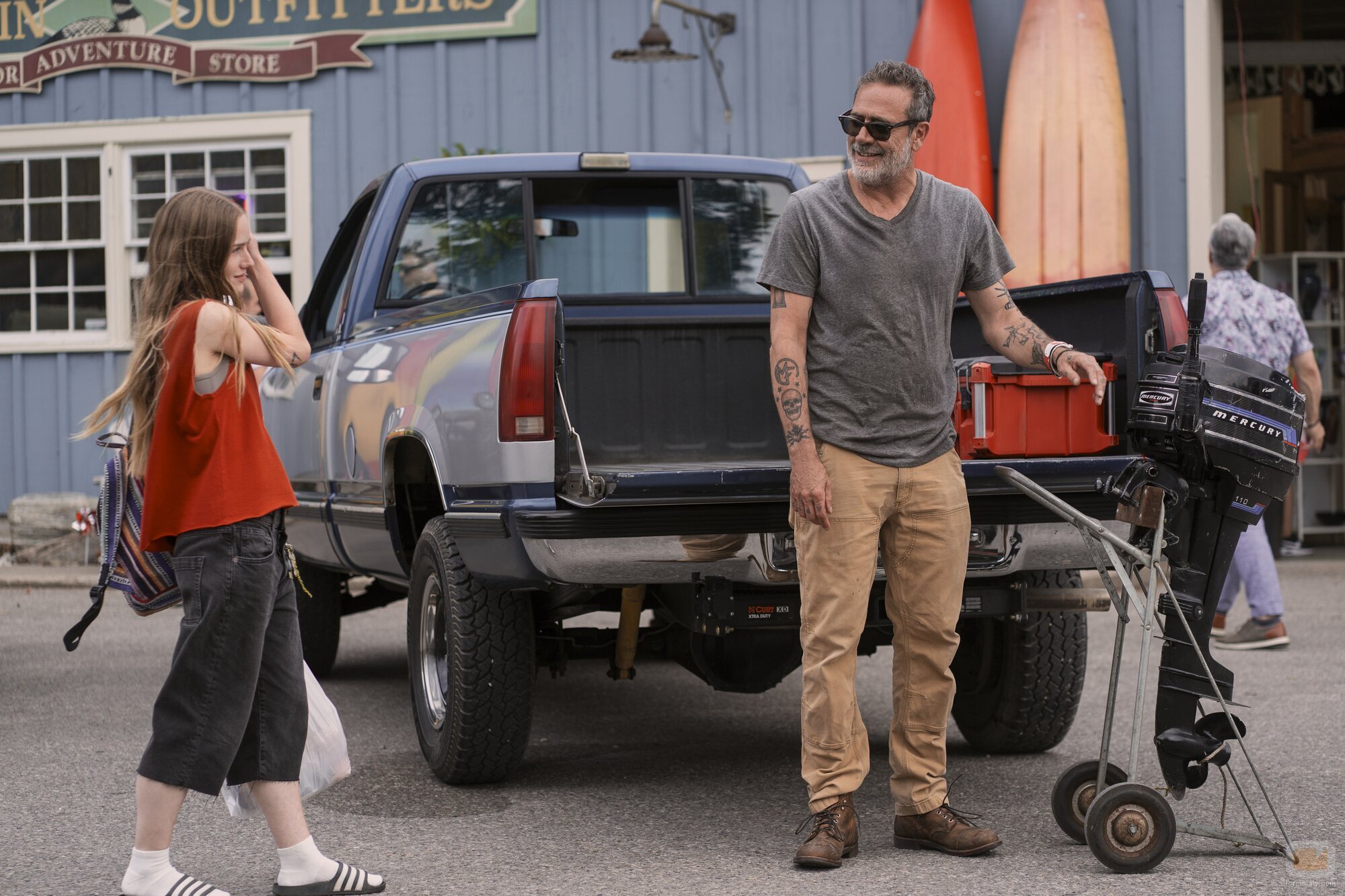 Jeffrey Dean Morgan y Amélie Hoeferle en la temporada 1 y el capítulo 02 de 'Sterling Point'