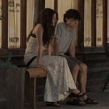 Ella Rubin y Jacob Whiteduck-Lavoie en 'Soltera y bisexual' de 'Sterling Point'