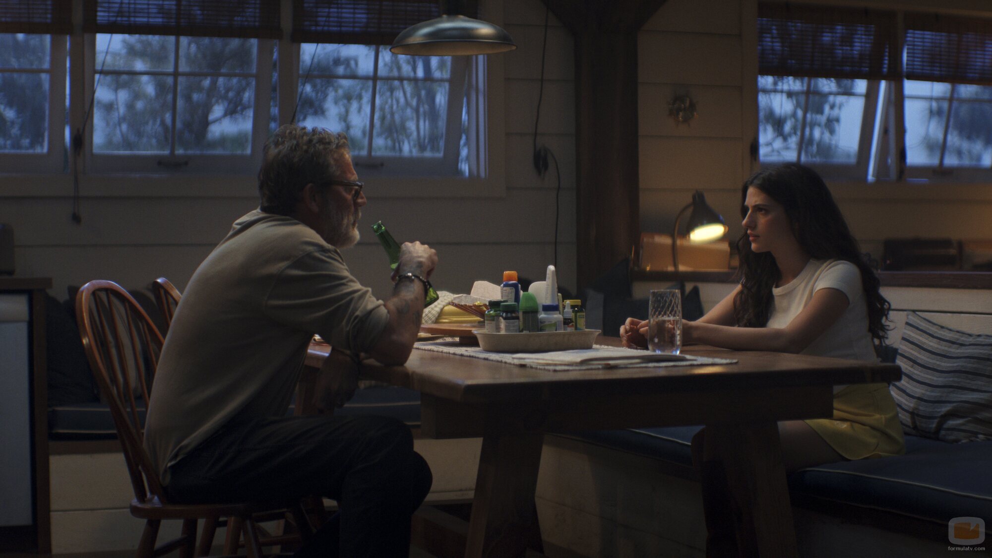 Jeffrey Dean Morgan y Ella Rubin en 'Superaré mi fobia a los lobos' de 'Sterling Point'