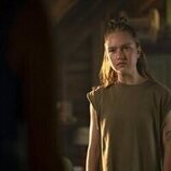 Amélie Hoeferle en 1x03 'Superaré mi fobia a los lobos' de 'Sterling Point'