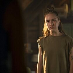 Amélie Hoeferle en 1x03 'Superaré mi fobia a los lobos' de 'Sterling Point'