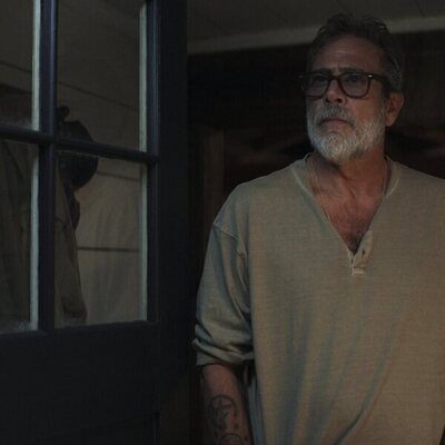 Promocional de Jeffrey Dean Morgan en 'Superaré mi fobia a los lobos' de 'Sterling Point'