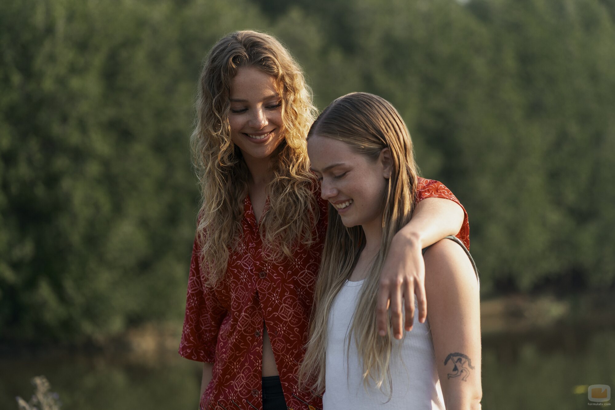 Amélie Hoeferle y Bo Bragason en la temporada 1 y el capítulo 04 de 'Sterling Point'