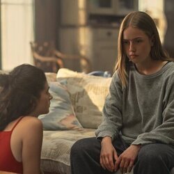 Amélie Hoeferle y Ella Rubin en 'No soy una chica de chupitos' de 'Sterling Point'