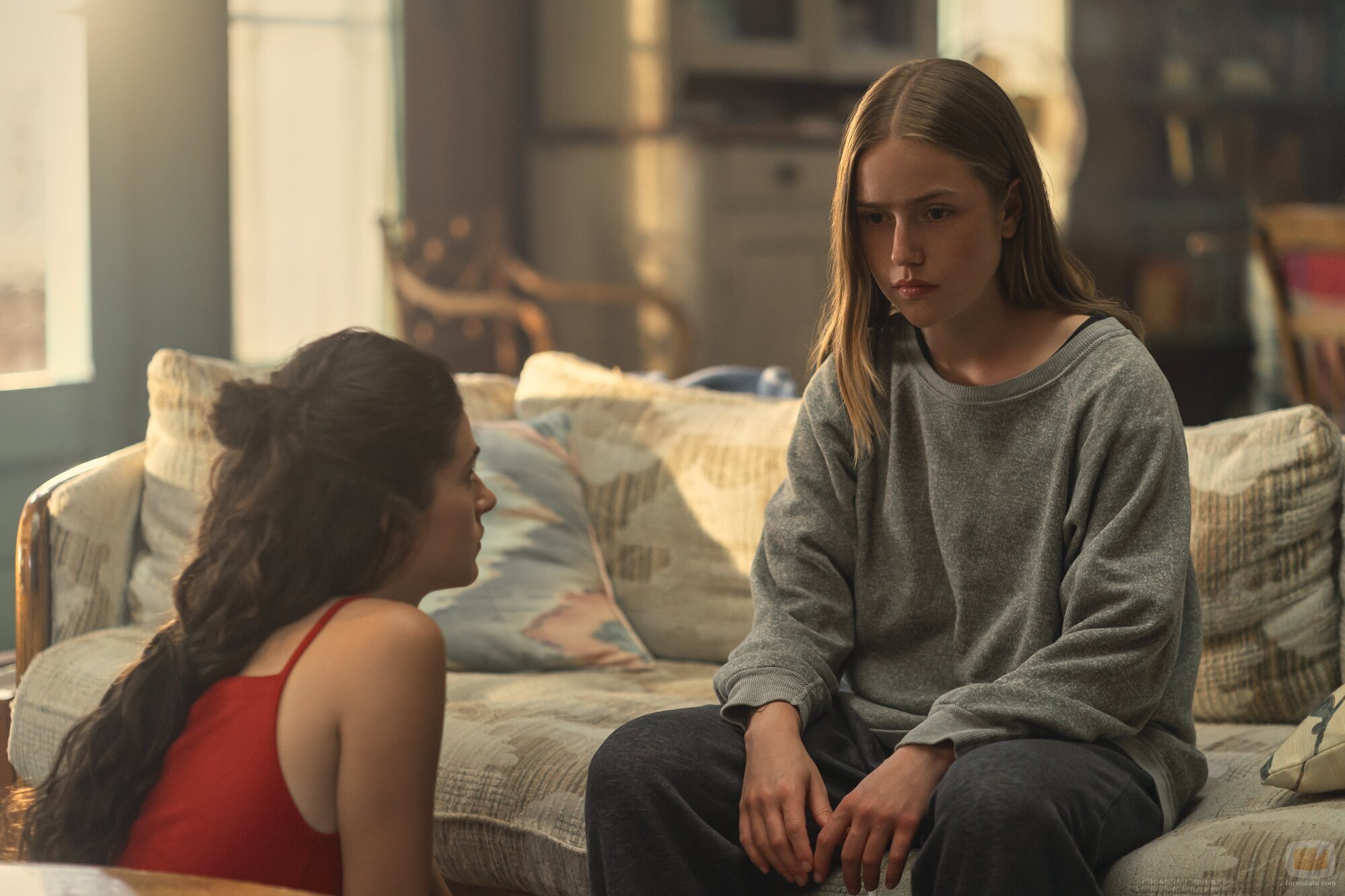 Amélie Hoeferle y Ella Rubin en 'No soy una chica de chupitos' de 'Sterling Point'