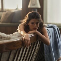 Vistazo a Ella Rubin en 'No soy una chica de chupitos' de 'Sterling Point'
