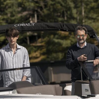 Daniel Quinn Toye y Jay Duplass en el 1x07 de 'Sterling Point'