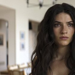 Ella Rubin en Capítulo 7 titulado 'Tal vez son las caballas' de 'Sterling Point'