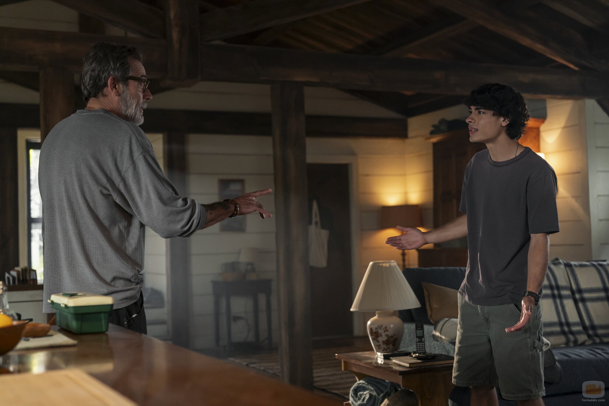 Jeffrey Dean Morgan y Jacob Whiteduck-Lavoie en 'Tal vez son las caballas' de 'Sterling Point'