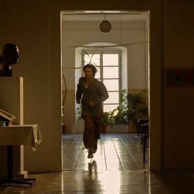 Chase Stokes en Capítulo 1 titulado 'La travesía' de 'Outer Banks'