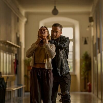 Madelyn Cline en el 5x01 de 'Outer Banks'