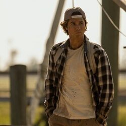 Chase Stokes en el 5x03 de 'Outer Banks'