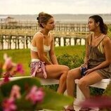 Madison Bailey y Madelyn Cline en Capítulo 3 titulado 'El fardo' de 'Outer Banks'