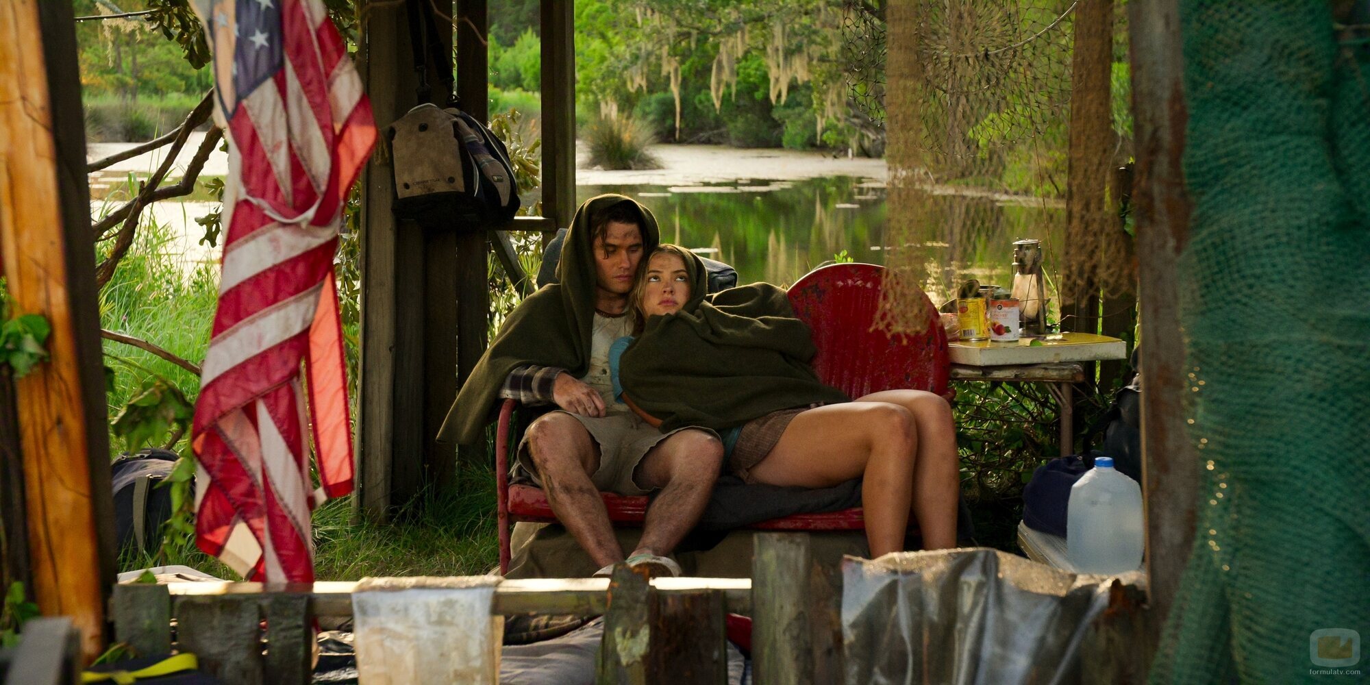 Madelyn Cline y Chase Stokes en 'El fardo' de 'Outer Banks'