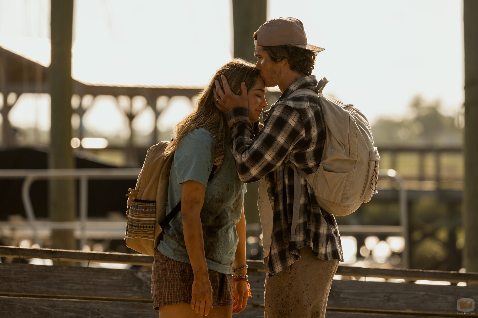 Madelyn Cline y Chase Stokes en 5x03 'El fardo' de 'Outer Banks'