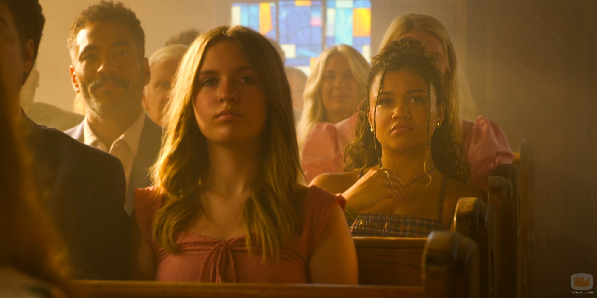 Marland Burke y Madison Bailey en el 5x04 de 'Outer Banks'