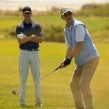 Jason Davis y Drew Starkey en el 5x04 de 'Outer Banks'