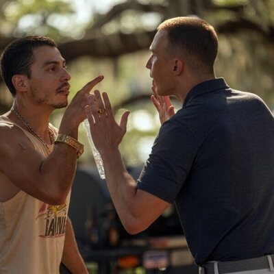 Nicholas Cirillo y Drew Starkey en 5x04 'Todo queda en familia' de 'Outer Banks'