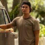 Chase Stokes en Capítulo 4 titulado 'Todo queda en familia' de 'Outer Banks'