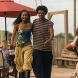 Carlacia Grant y J.D. en el 5x05 de 'Outer Banks'