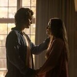 Chase Stokes y Madelyn Cline en el 5x05 de 'Outer Banks'