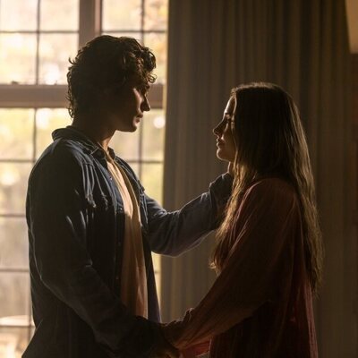 Chase Stokes y Madelyn Cline en el 5x05 de 'Outer Banks'