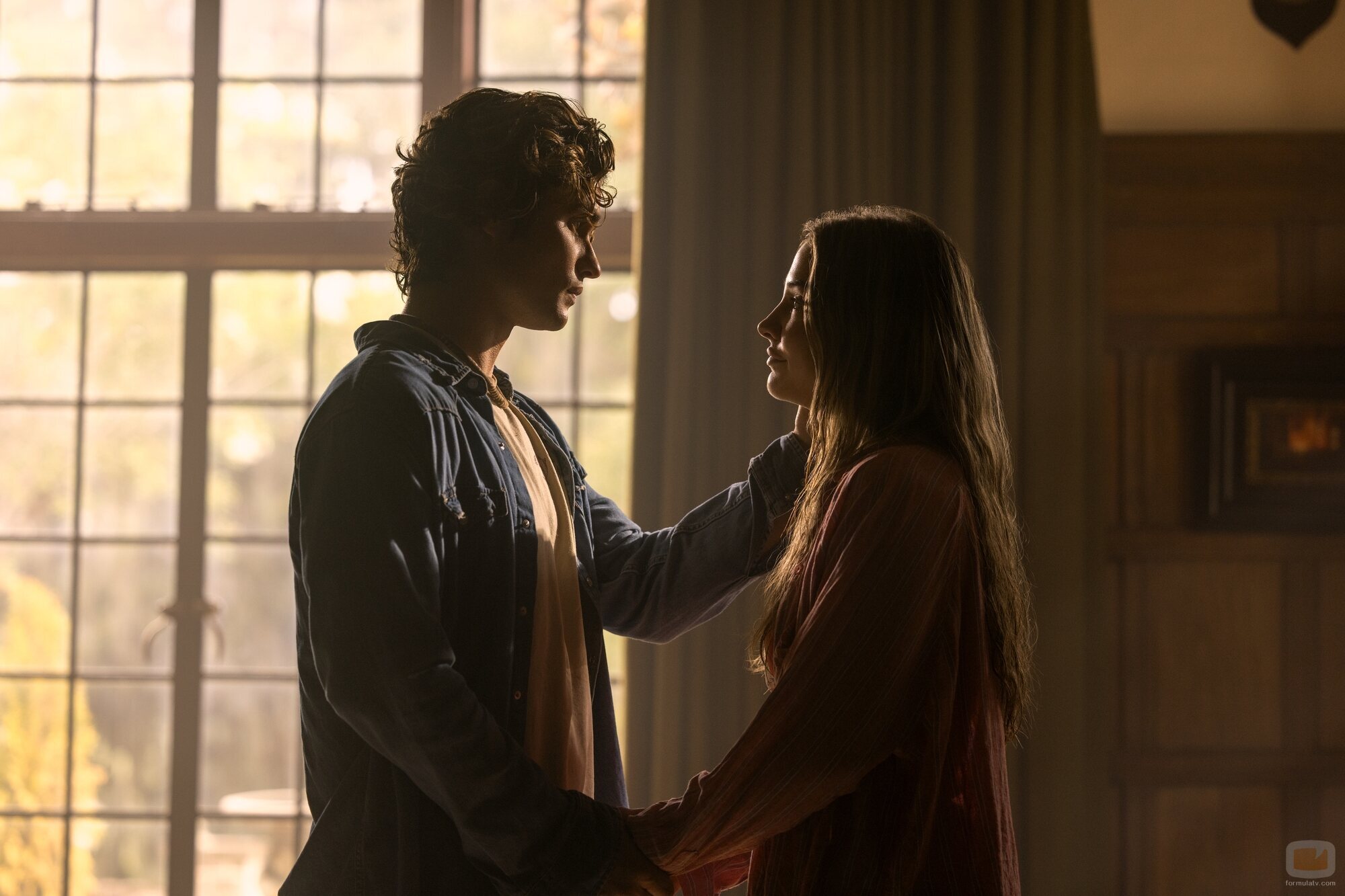 Chase Stokes y Madelyn Cline en el 5x05 de 'Outer Banks'